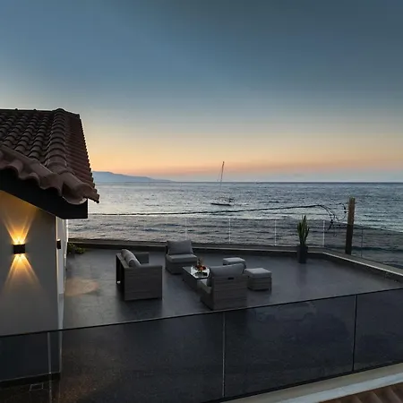 Ristanis Loft Mare Beachfront Retreat * Poros (Kefalonia)
